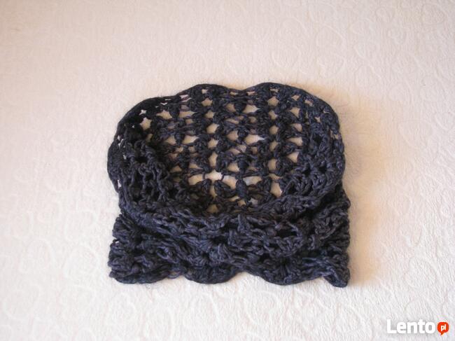 Ażurkowy szal – komin w kolorze ciepłego grafitu