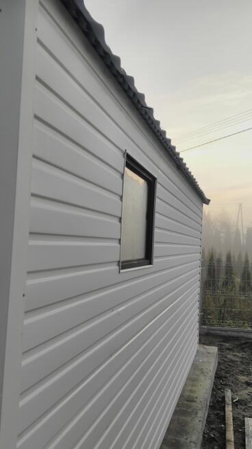 biały garaż blaszany profil blachodachówka okno śląsk bytom