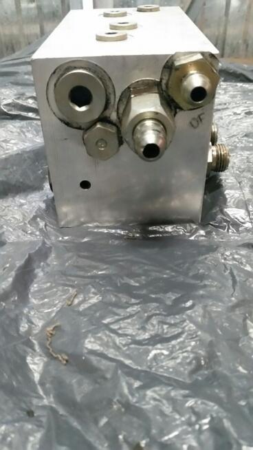 Rozdzielacz Hydrauliczny /Dzielnik z możliwością ścisku Kaup