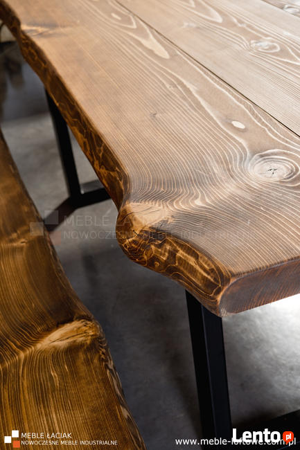 Zestaw meblowy, stół + 2 ławki. Blat świerkowy. Nr kat. 446.