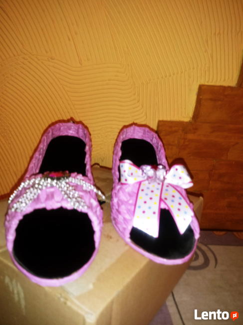 Bucik z papierowej wikliny