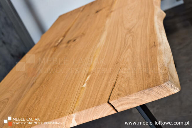 Nieregularny stół dębowy. Metalowe nogi. Nr kat. 454