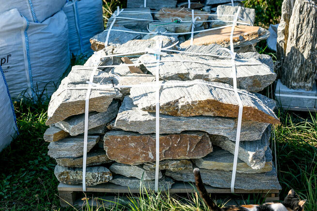 Płytka łupana szara gnejs Kamień murowy scieżkowy