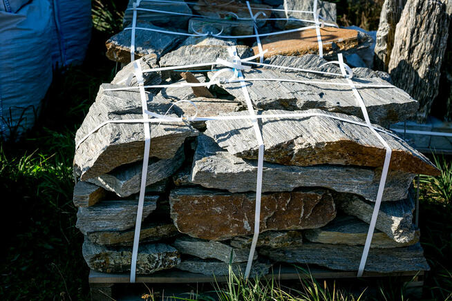 Płytka łupana szara gnejs Kamień murowy scieżkowy