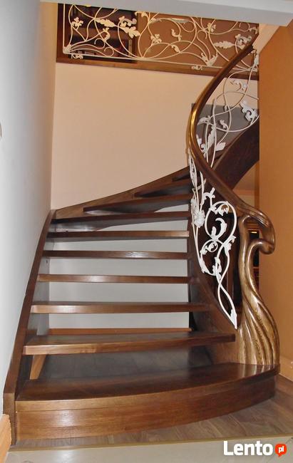 Schody gięte z drewna