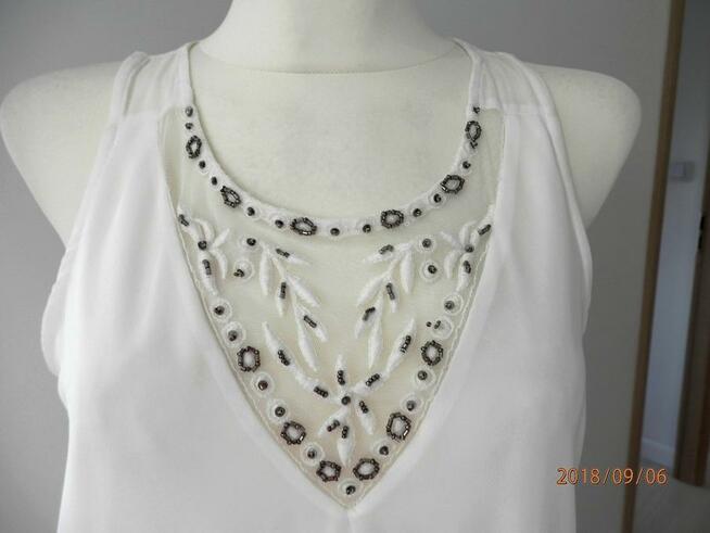 Sukienka Biała Zdobiona Haftem Rozkloszowana Imprezowa L