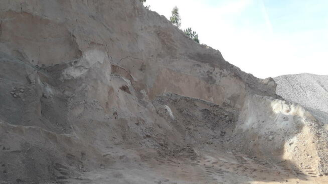 Piach żwir ziemia ogrodowa kamień drewno kora sosnowa luzem