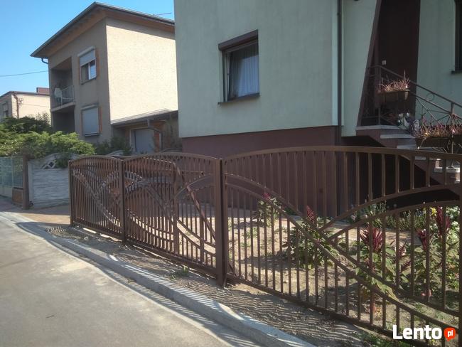 Balustrady, bramy, płoty kute, meble ogrodowe.