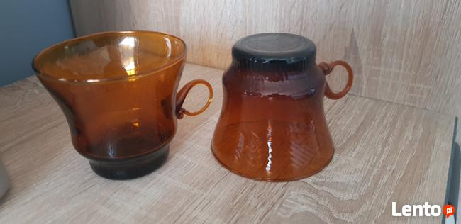 Filiżanki z brązowego szkła