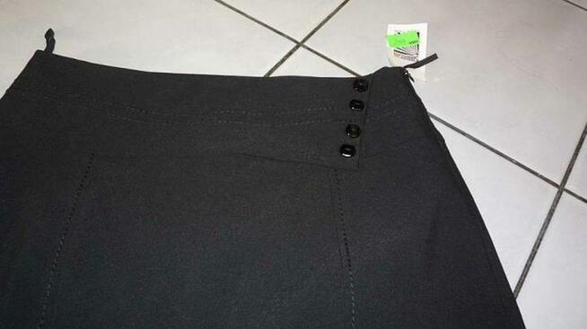 Czarna spódnica ,nowa z metką .L- 40.