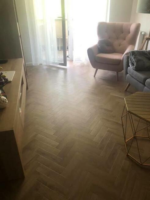 Montaż paneli i płytek winylowych LVT / układanie