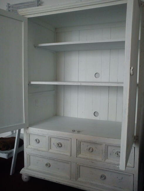 Szafa z drewna litego