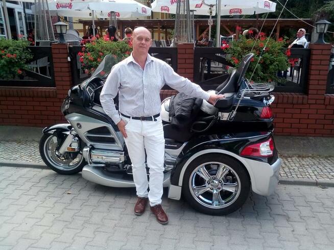 Samotny pozna miłą panią