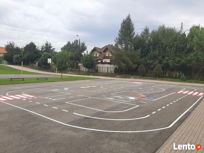 Strefa gier podwórkowych, chodnikowych, asfaltowych