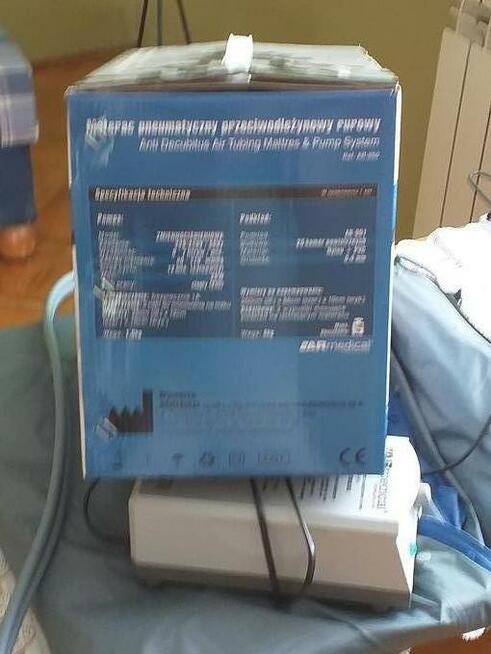 Materac pneumatyczny antyodleżeniowy rurowy.