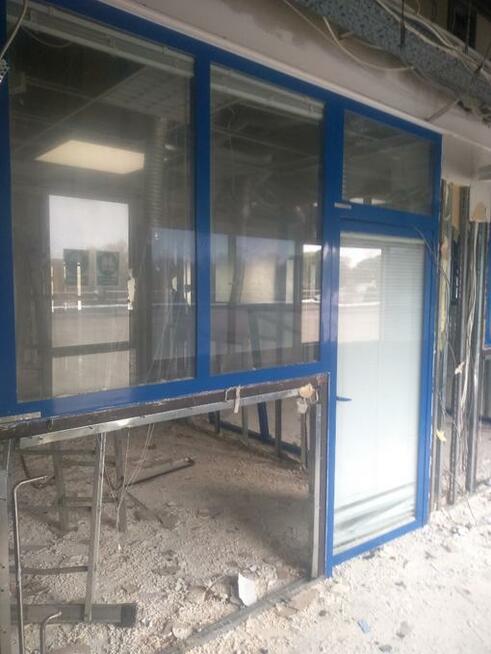 Witryna Aluminiowa z drzwiami 255 x 268 cm