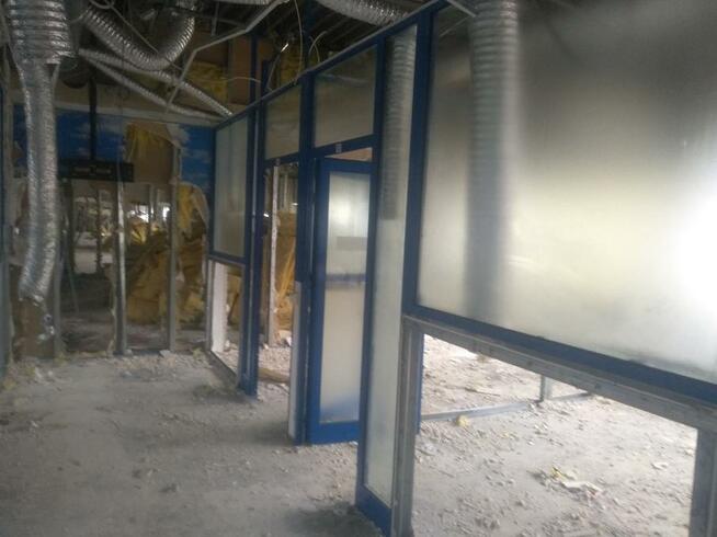 Witryna Aluminiowa z drzwiami 255 x 268 cm