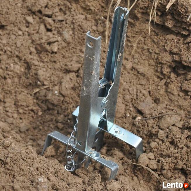 Łapka na krety do kopca