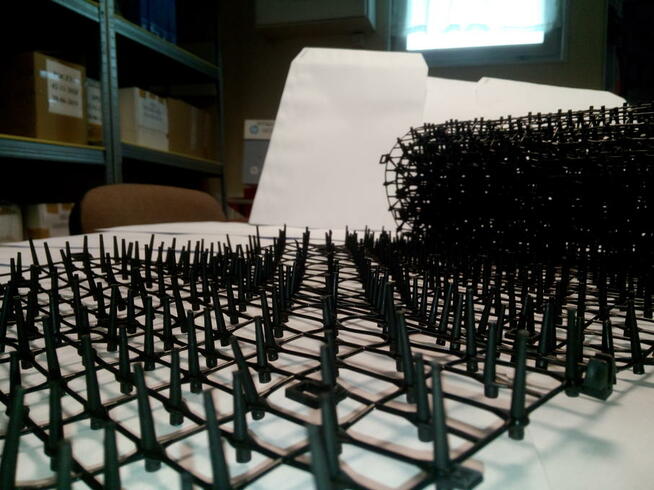 Kolce na koty na auto do ogrodu na taras