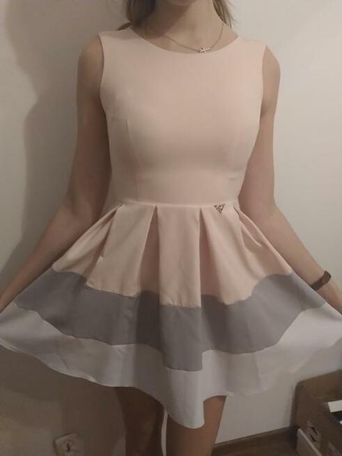 sukienka rozkloszowana