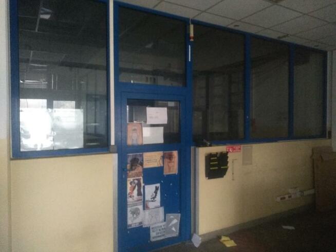 Witryna Aluminiowa z Drzwiami 548 x 300/400 cm