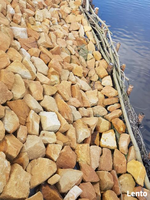 Kamień na utwardzenie zabezpieczenie skarpy stawu oczka