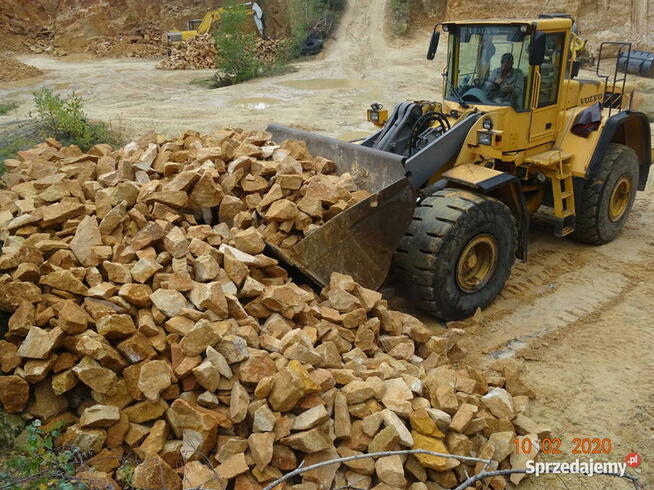 Kopalnia piaskowca kamienia kamień ogrodowy na skarpy staw
