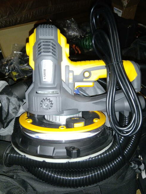 Szlifierka oscylacyjna mimośrodowa do gipsu.