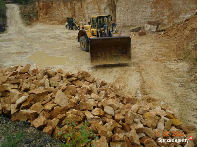 Kopalnia piaskowca kamienia kamień ogrodowy na skarpy staw