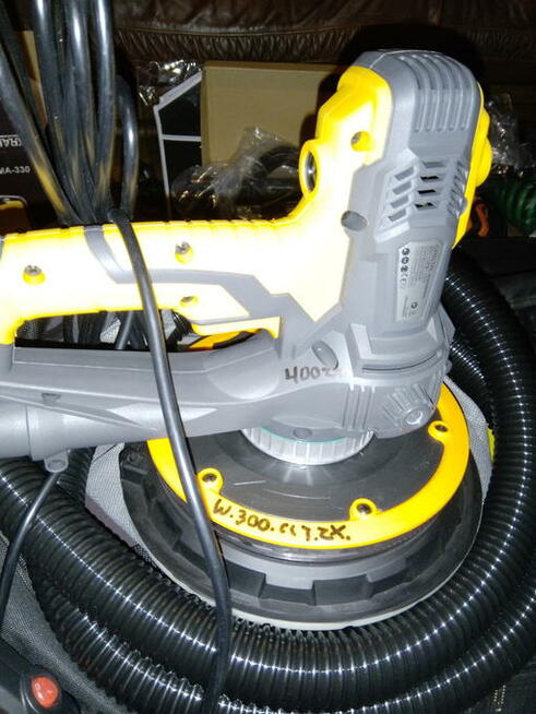 Szlifierka oscylacyjna mimośrodowa do gipsu.