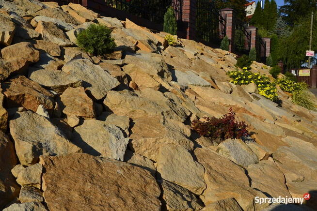 Żółty kamień ogrodowy