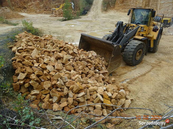 Kopalnia piaskowca kamienia kamień ogrodowy na skarpy staw