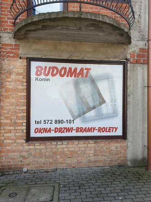 Jak okna to tylko w salonie firmy Budomat