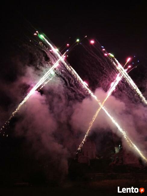 pokaz pirotechniny-fajerwerki, dym konfetti iskry bańki