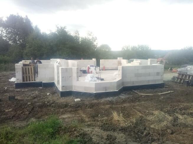 Usługi budowy domów jednorodzinnych.