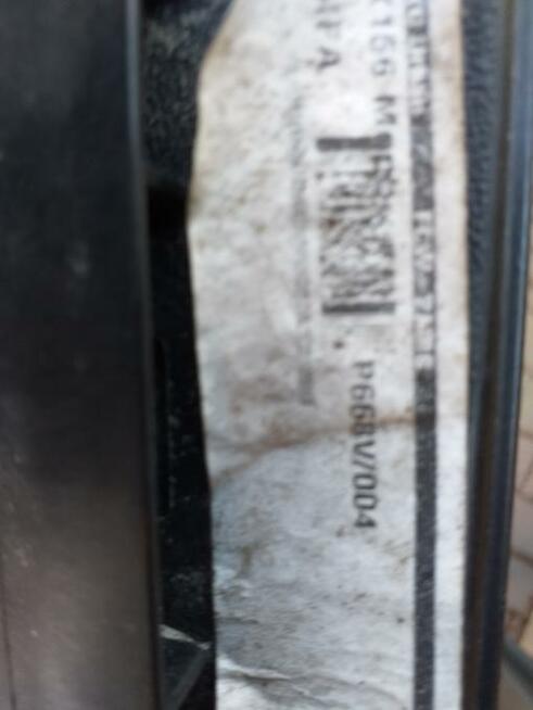 Sprzedam przednią kratkę do Mercedesa