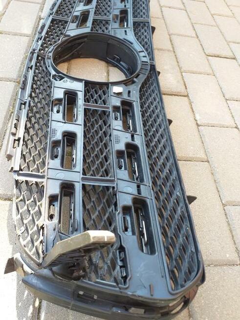 Sprzedam przednią kratkę do Mercedesa