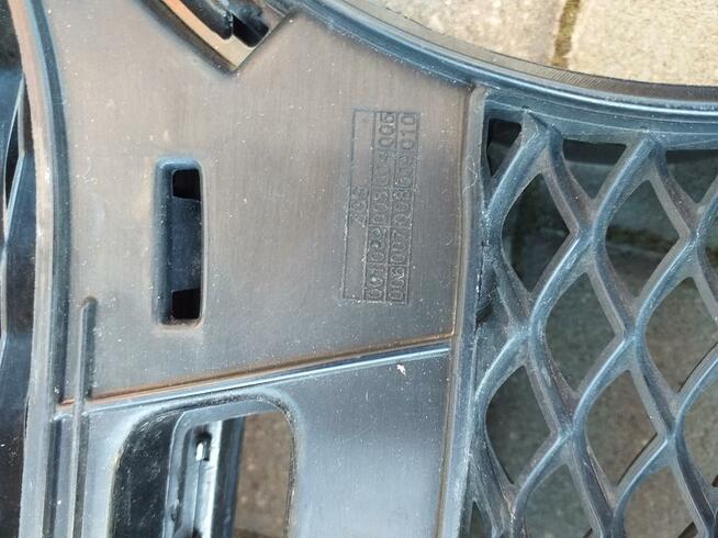 Sprzedam przednią kratkę do Mercedesa