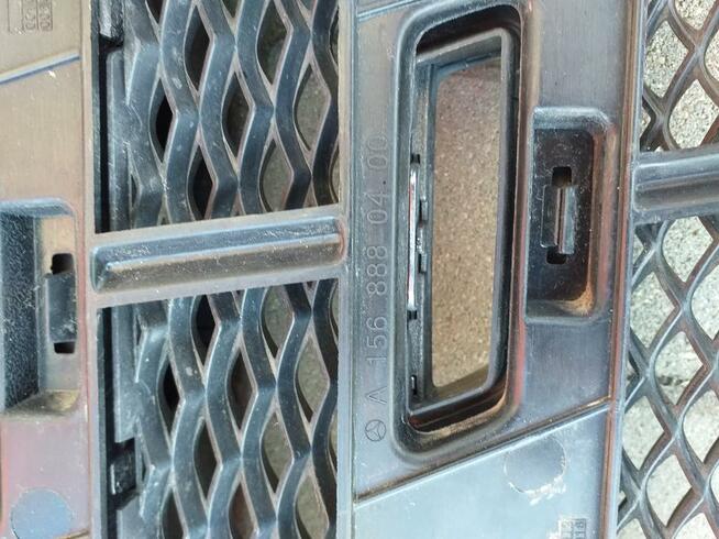 Sprzedam przednią kratkę do Mercedesa