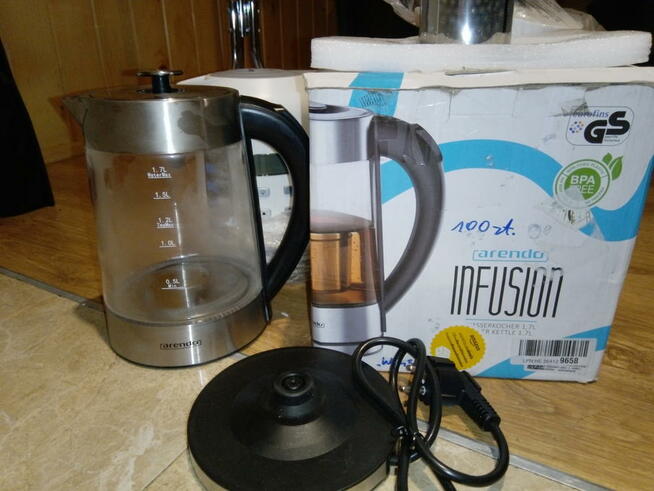 Czajnik bezprzewodowy podświetlany zaparzacz regulacja temp