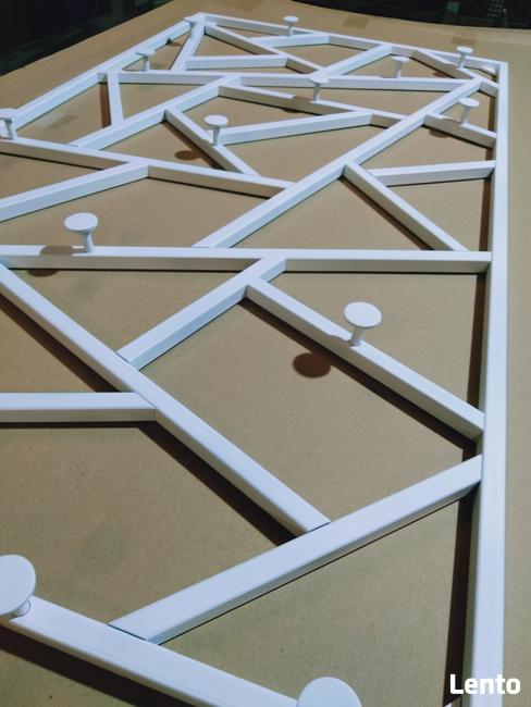 Wieszak metalowy do przedpokoju