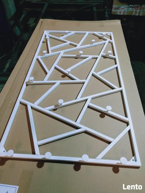 Wieszak metalowy do przedpokoju