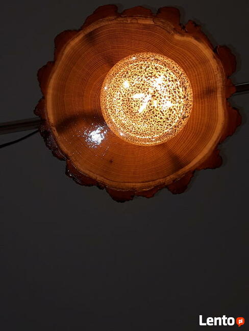 Lampa sufitowa z jednego plastra drewna akacji