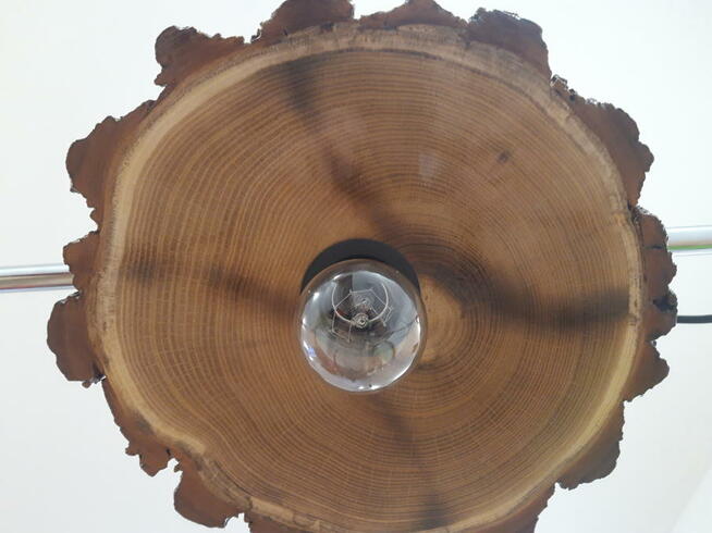 Lampa sufitowa z jednego plastra drewna akacji