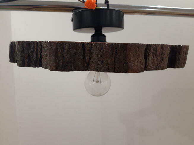 Lampa sufitowa z jednego plastra drewna akacji