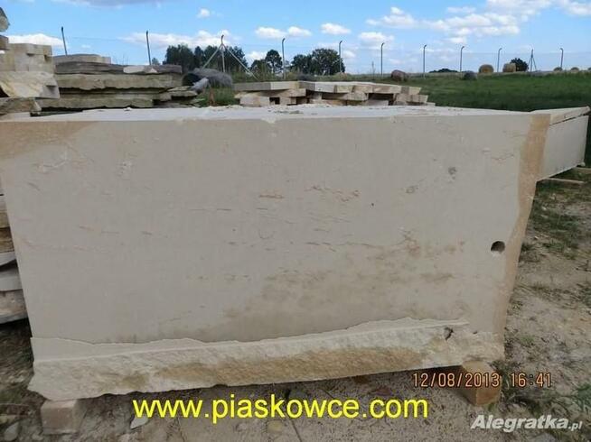 Płyty z piaskowca fasadowe szlifowane z kamienia