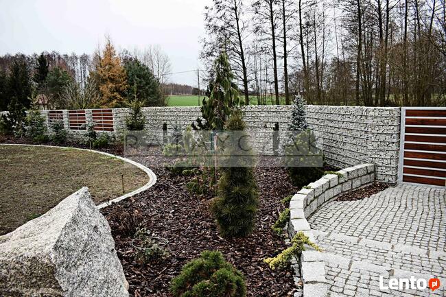 Ogrodzenie gabionowe, kosze z kamieniem