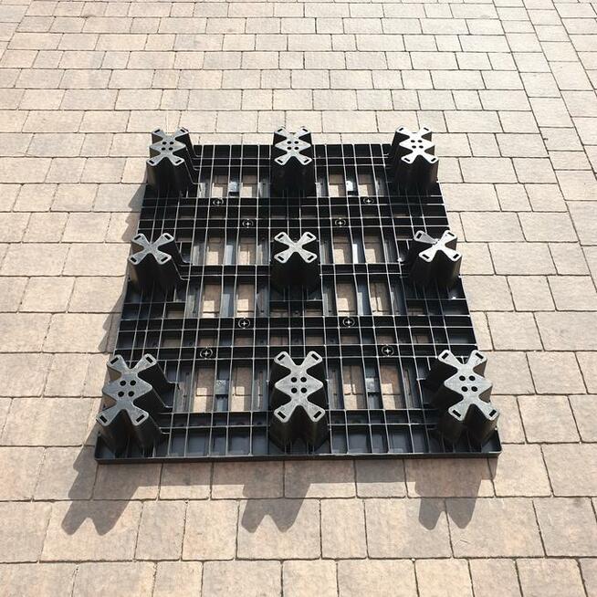Palety plastikowe 120x100 cm, 9 stopek