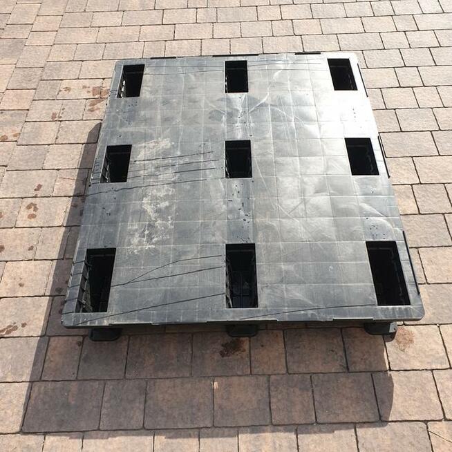 Palety plastikowe 120x100 cm, 9 stopek