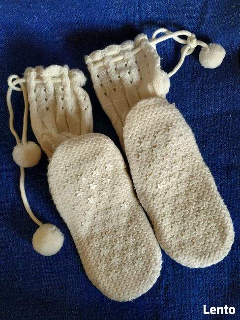 Skarpety antypoślizgowe z pomponikami - nowe